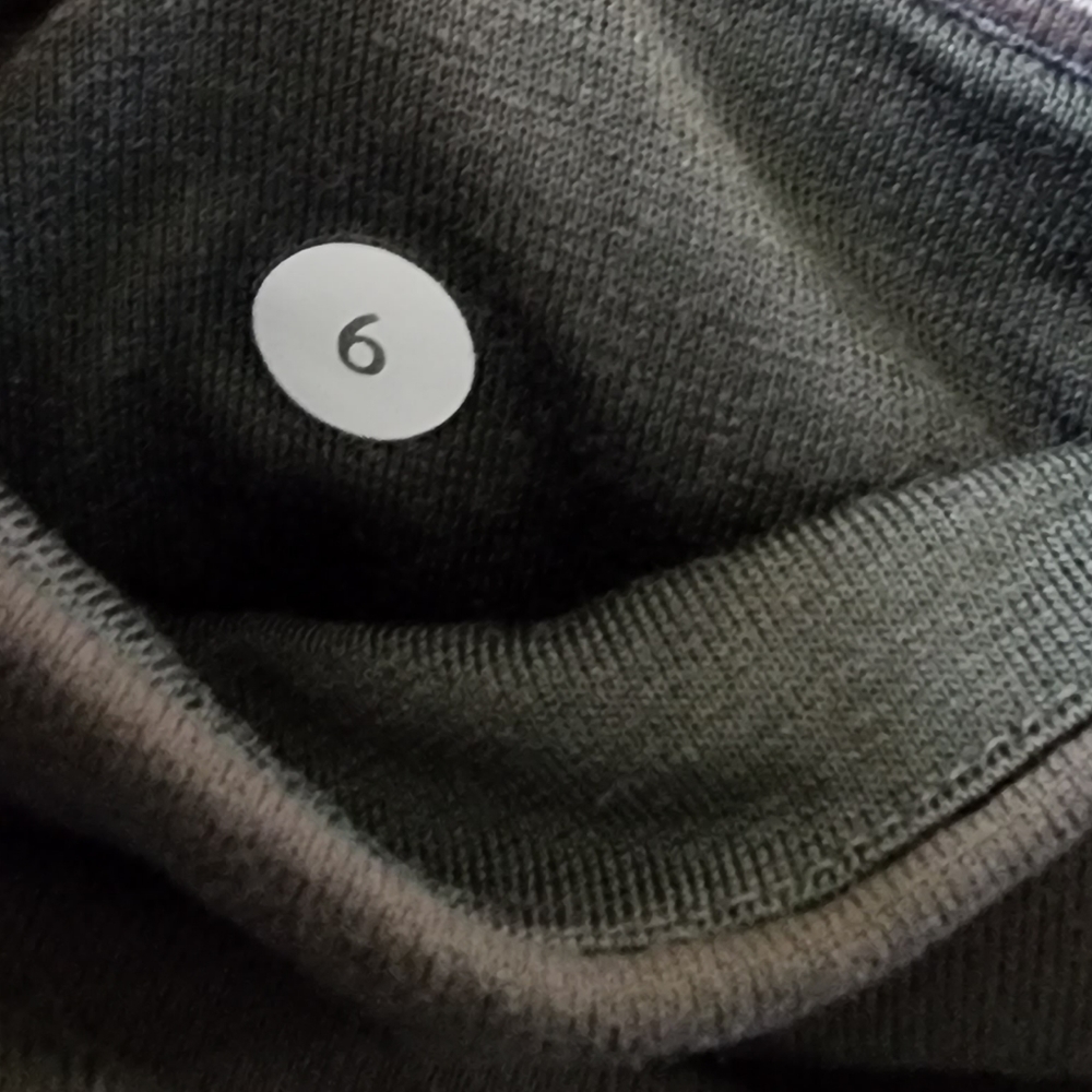 Lululemon Athletica Capri Pants - Picture 5 of 7